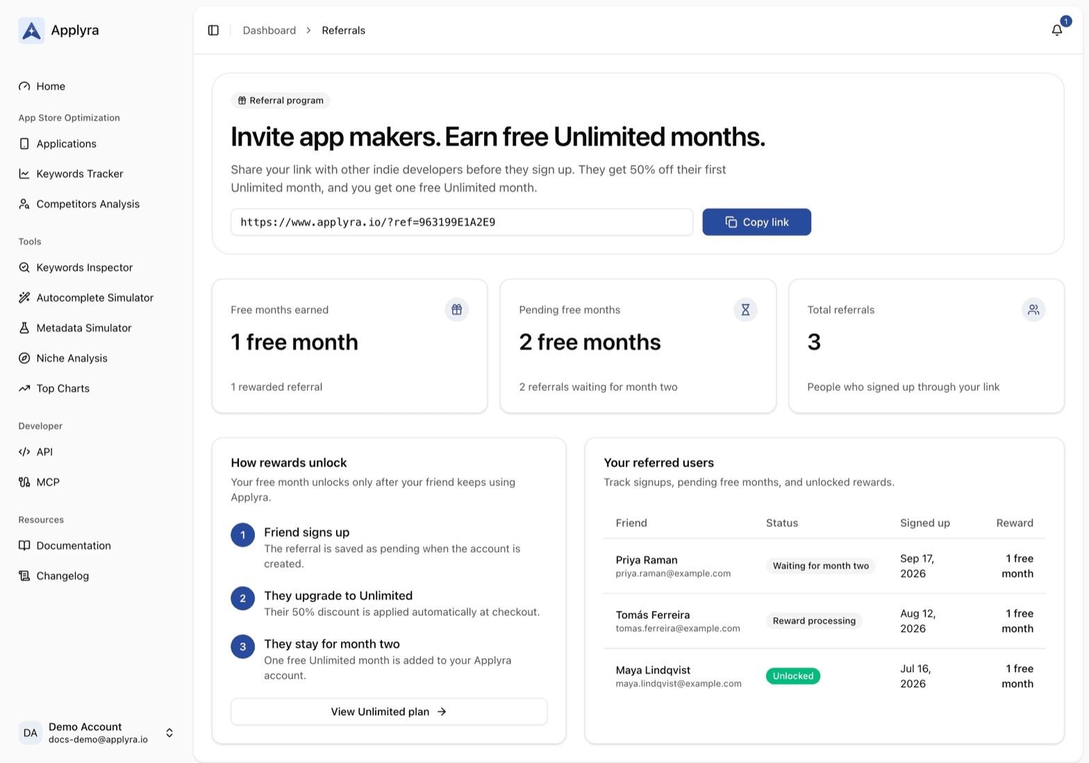 The referrals screen in Applyra, with the personal referral link and the status of each invited account.
